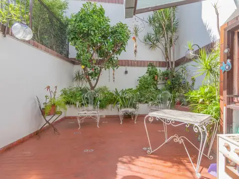 Casa 5 ambientes. Cochera. Patio. Villa Urquiza