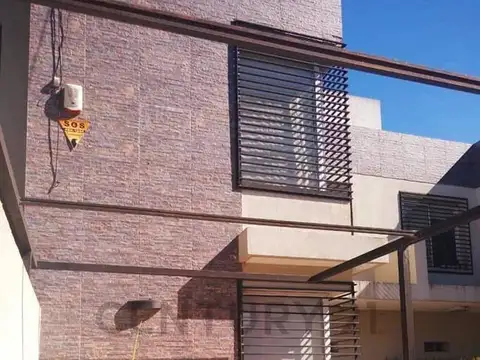 Casa Duplex en alquiler en La Plata 2 dormitorios Melchor Romero