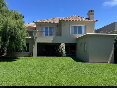 VENTA CASA 6 AMB C/DEP BARRIO CERRADO VILLA OLIVOS