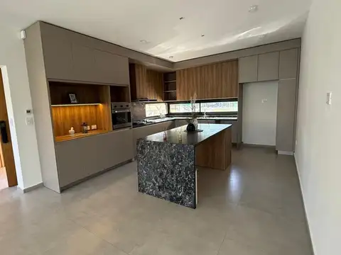 Casa a la venta a estrenar en Las Cañitas Barrio Privado