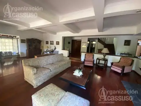 Casa en Venta con 3 cocheras