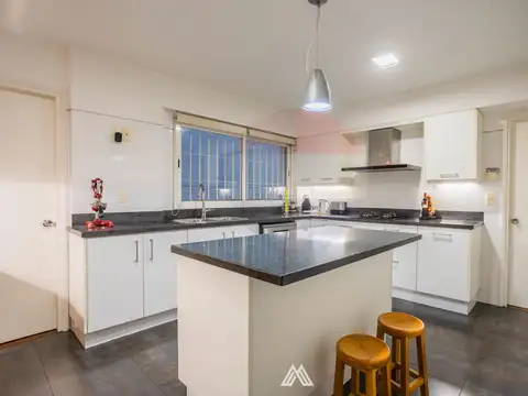 Departamento en Alquiler con 2 cocheras