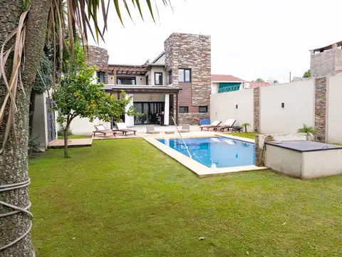 Casa 4 ambientes con 4 baños