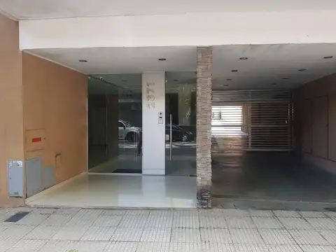 Muy buen departamento monoambiente con balcon.-