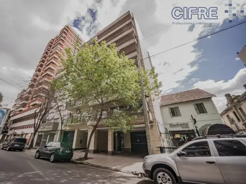 Departamento Semipiso de 4 ambientes con 3 baños y balcón aterrazado y patio en pleno Villa Urquiza