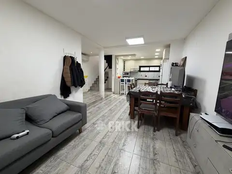 Depto Tipo Casa 5 ambientes con 3 baños