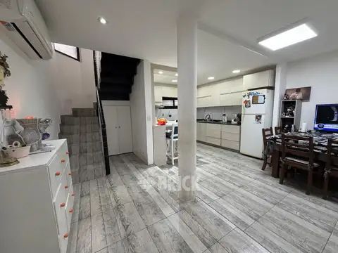 Depto Tipo Casa en Venta de 5 ambientes