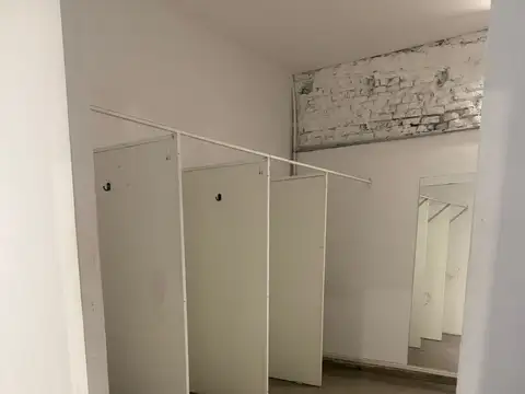 Local comercial – Deposito – Privado - Baño