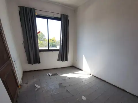 EXCELENTE OFICINA  AL FTE DE 15M2 A 30 METROS ESTACION PADUA