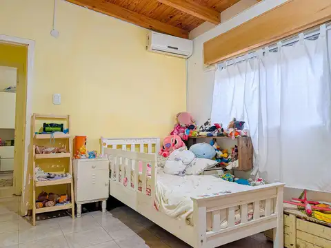 CASA EN VENTA BARRIO BELGRANO CON GARAGE Y PATIO