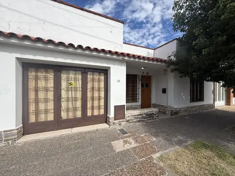 CASA | 3 AMBIENTES | JARDÍN | A RECICLAR | PILAR CENTRO | CAMILO COSTA