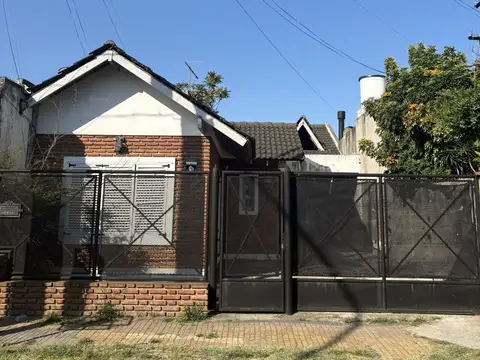 Casa Tres Ambientes en Venta 300m2 Excelente Ubicación