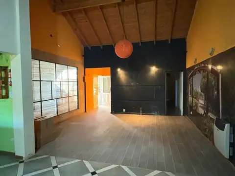 Casa en Venta con 3 cocheras