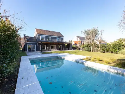 Casa 5 ambientes con 3 baños