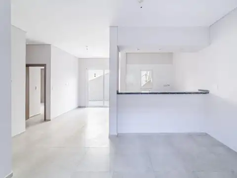 Casa 3 ambientes con 1 baño