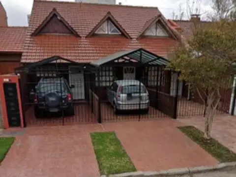 Duplex 3Amb. c/parque, e/autos y jdín inv.