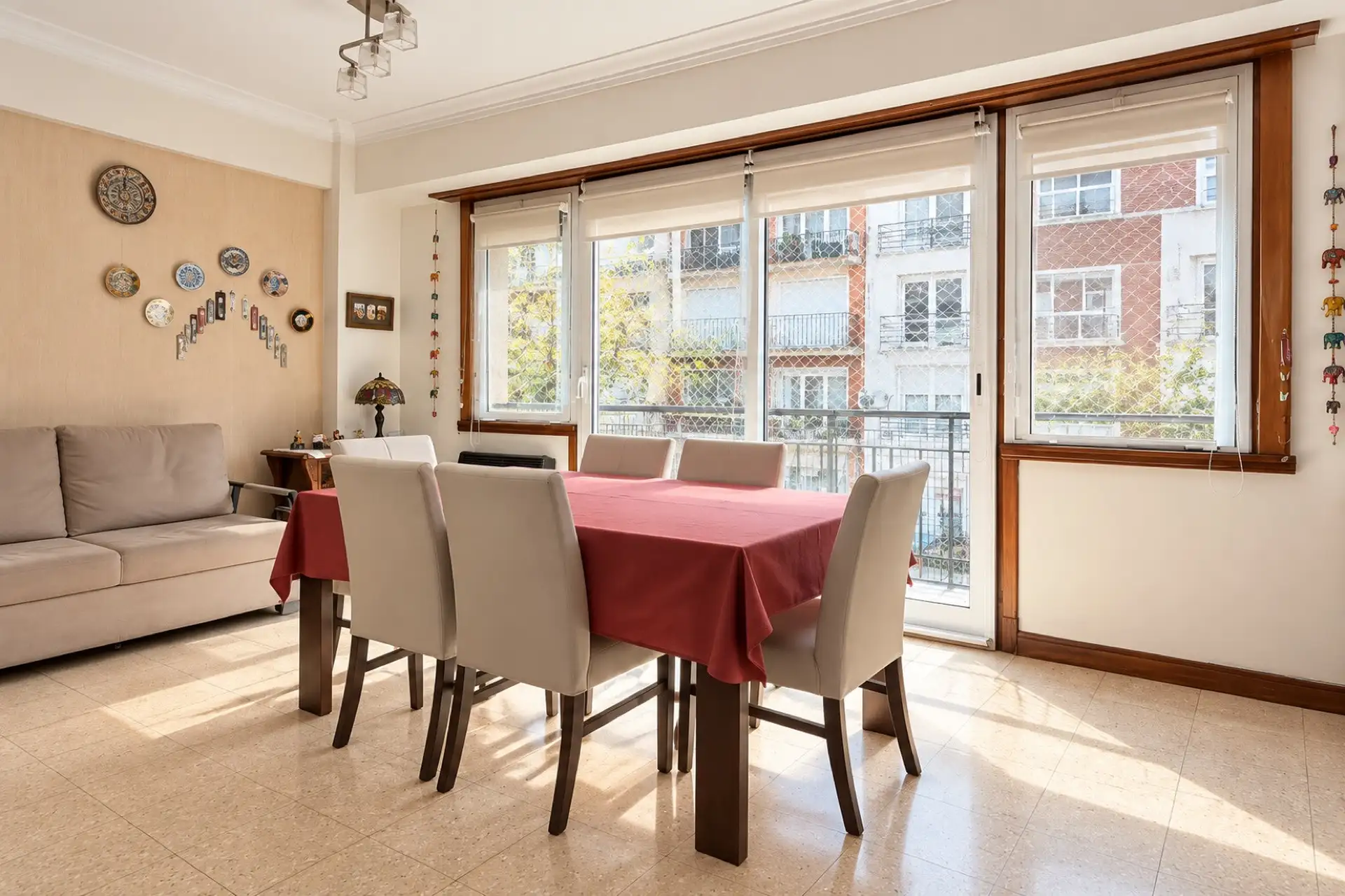 Departamento 3 amb con balcón y vista lateral a Plaza Colón