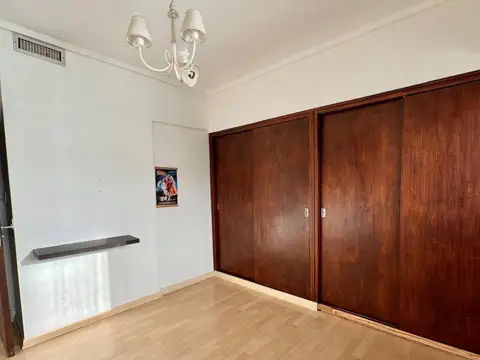 Piso de cuatro ambientes al frente con balcón corrido y vista al mar, Santiago del Estero 1400