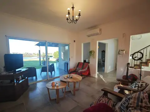 Casa 5 ambientes con 5 baños