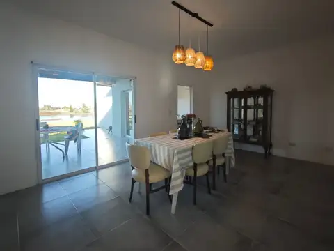 Casa a la laguna! Alquiler. Barrio San Gabriel