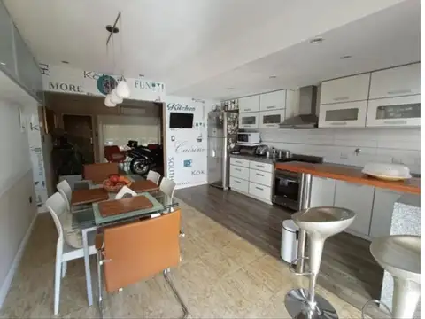 Casa en Venta con 3 cocheras