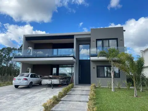 Importante casa en Greenville Polo Risorte