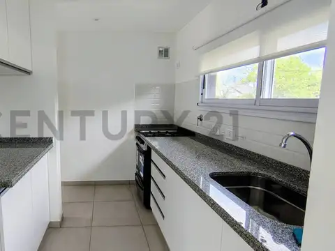 Casa en Alquiler en City Bell, $ 900.000