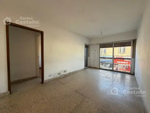 Depto. Muy Luminoso con Balcón y Patio