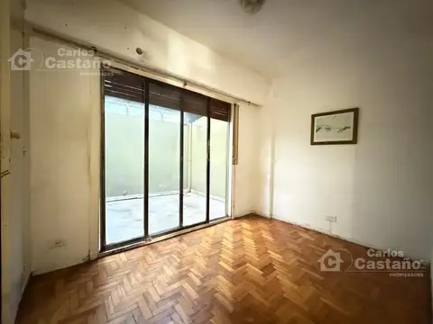 Depto. Muy Luminoso con Balcón y Patio