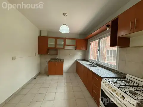 Casa 5 ambientes con 2 baños