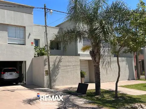 Calle Celmira G. de Cabral 400