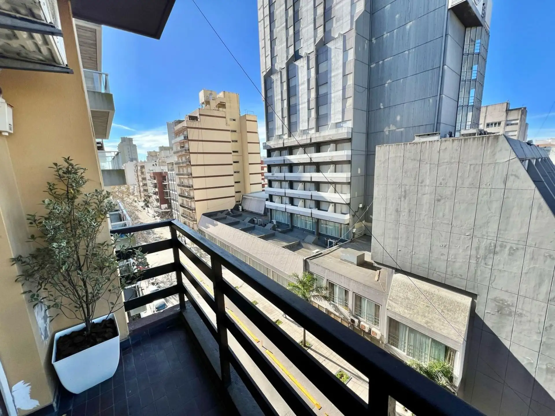 Venta de Departamento 5 AMBIENTES en Area Centro