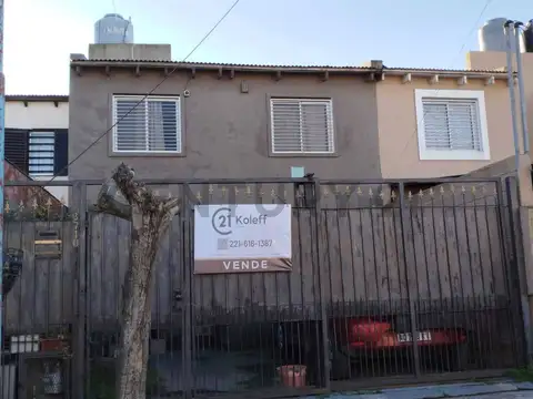 CASA DUPLEX EN VENTA. BERISSO