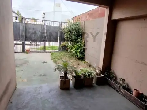 Casa 5 ambientes con 1 baño