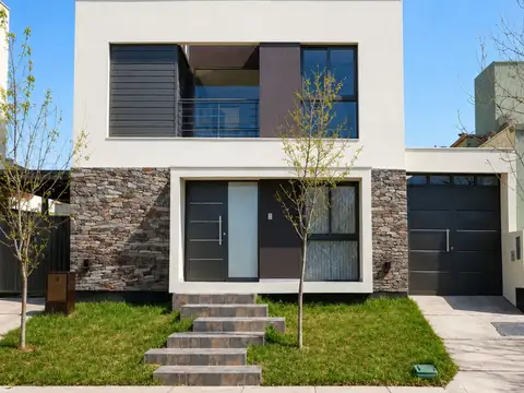 Vendo casa moderna con piscina en godoy cruz