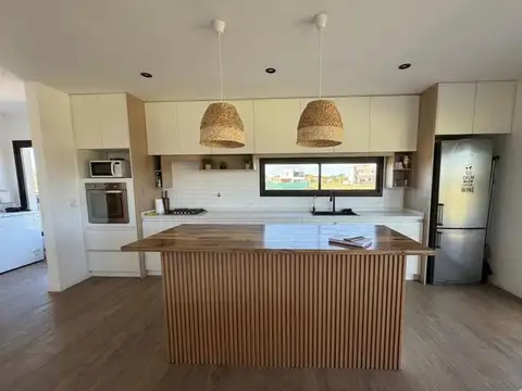 VENTA CASA 6 AMBIENTES RIBERAS PUERTOS DEL LAGO