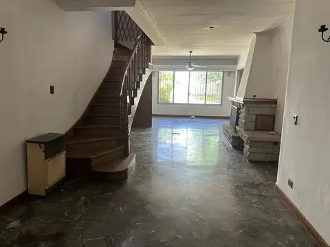Casa en Venta con terreno inmejorable en el corazón de Martinez