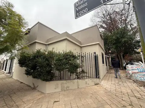 CASA DE 4 AMBIENTESEN EN VENTA EN LA LUCILA