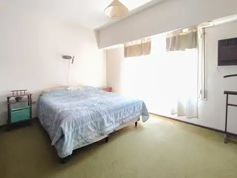 Casa 9 ambientes con 2 baños