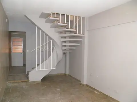 José León Suárez 300