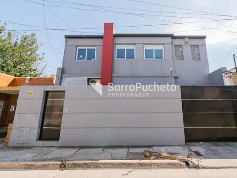 Casa en Venta con 3 cocheras