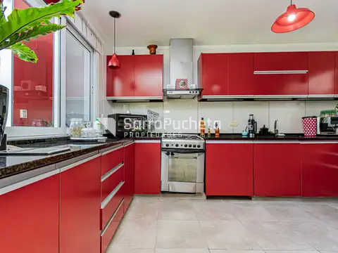 Casa 6 ambientes con 3 baños