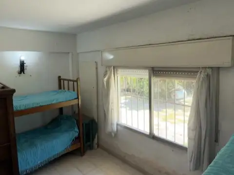 Casa 6 ambientes con 2 baños