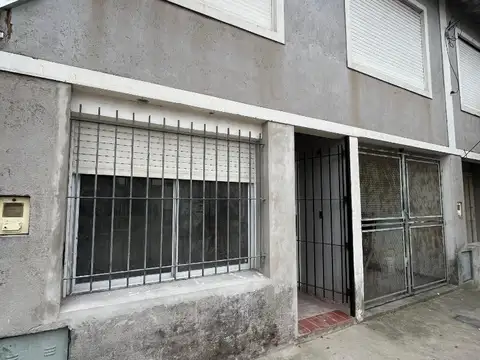 CASA DE 4 AMB CON COCHERA  EN ALQUILER 