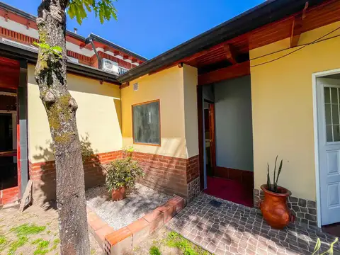 Casa 10 ambientes con 4 baños