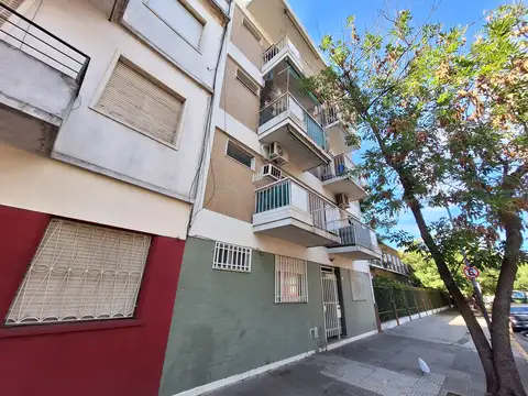 DEPTO 1 AMB.EN PB  AL FRENTE C/ COCINA INDEPENDIENTE PATIO Y LAVADERO INCORPORADO