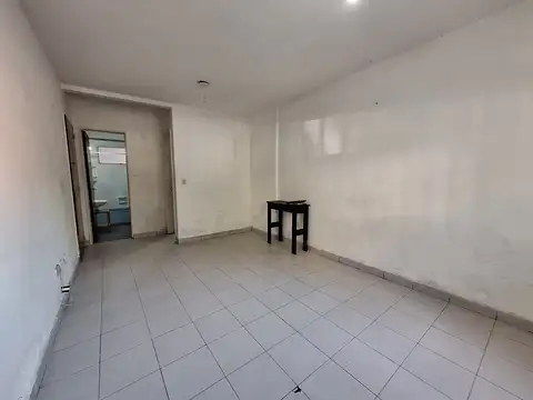 DEPTO 1 AMB.EN PB  AL FRENTE C/ COCINA INDEPENDIENTE PATIO Y LAVADERO INCORPORADO