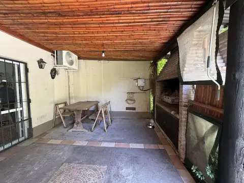 Casa en Venta con 3 cocheras