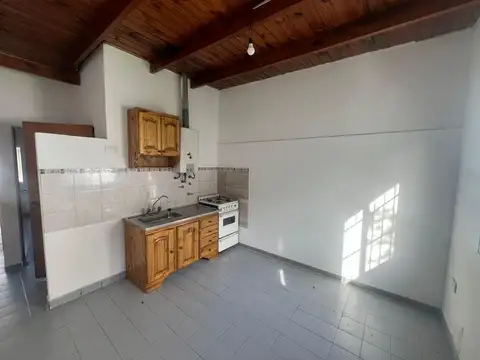 Casa 2 ambientes con 1 baño