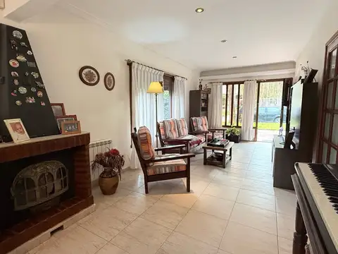 Casa 4 ambientes con 3 baños